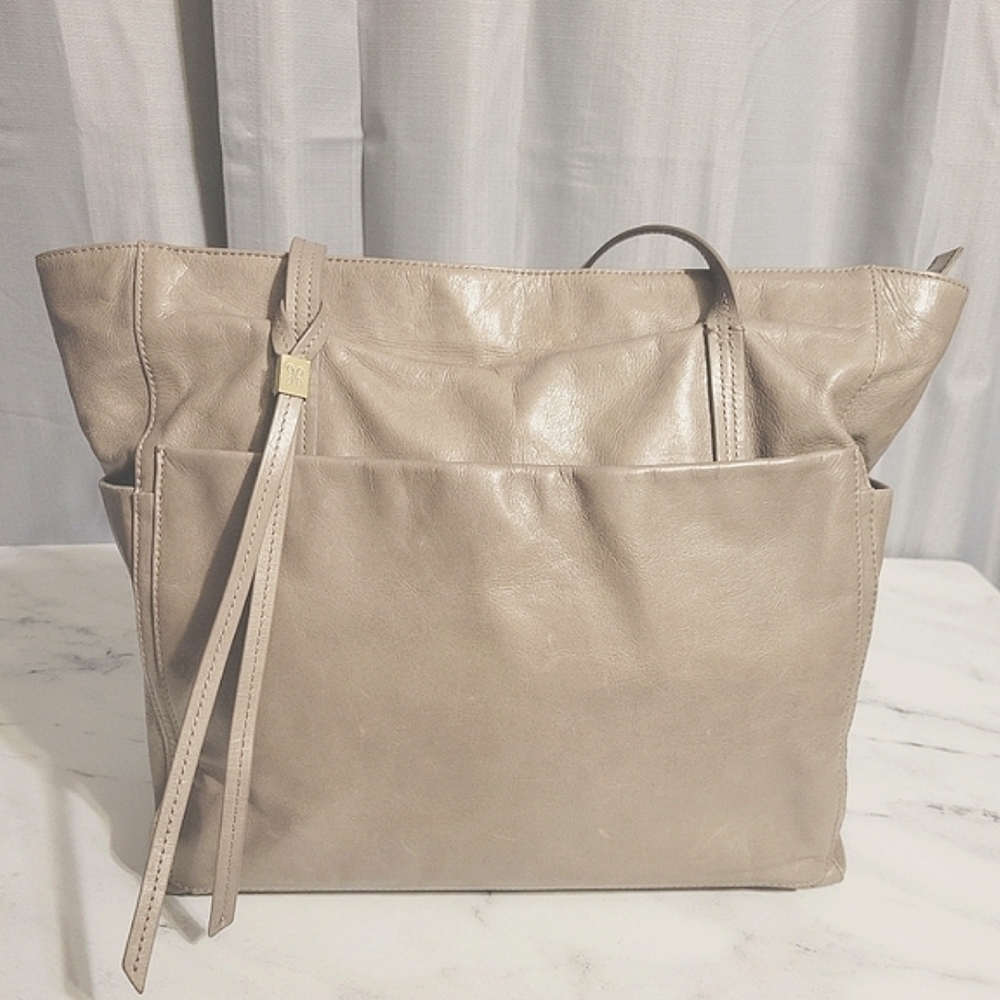 HOBO Grey/Light Taupe Everyday Large Leather Shoulder Bag With Wanderlust Lining